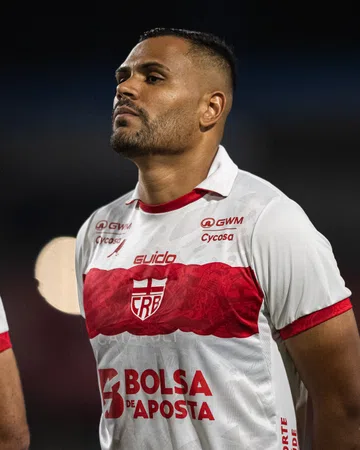 CRB ignora assédio e mantém Mikael, artilheiro do Brasil à frente de Pedro e Flaco López