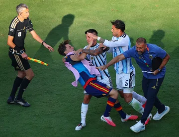 Gavi minimiza briga na final da Copa e apela pela paz no futebol