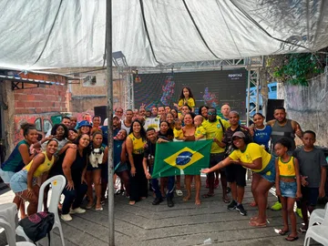 Morro da Formiga celebra avanço do Brasil para final da VNL