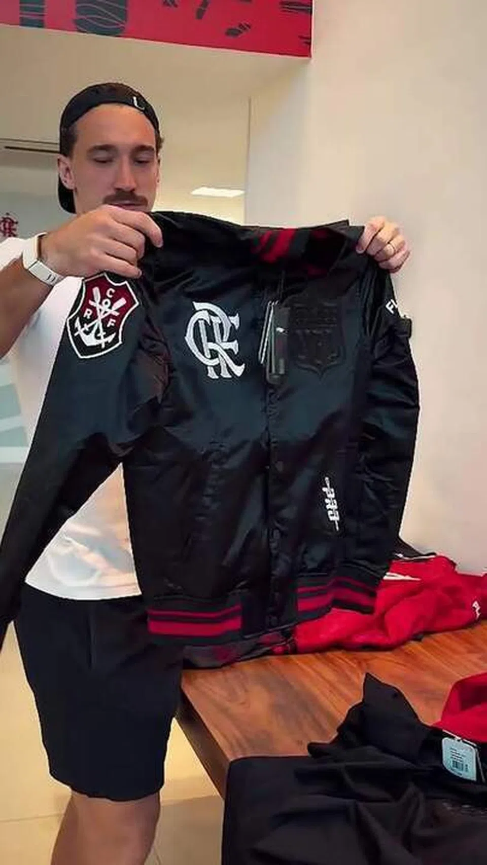 NFL e Flamengo lançam coleção de roupas: veja preços e onde comprar os produtos