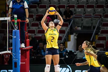 Bruninha conquista título com Brasil e segue na seleção antes do Londrina